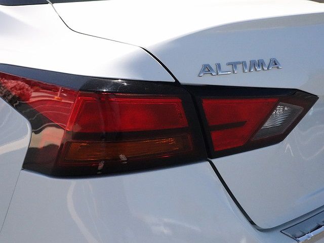 2021 Nissan Altima SR image 5