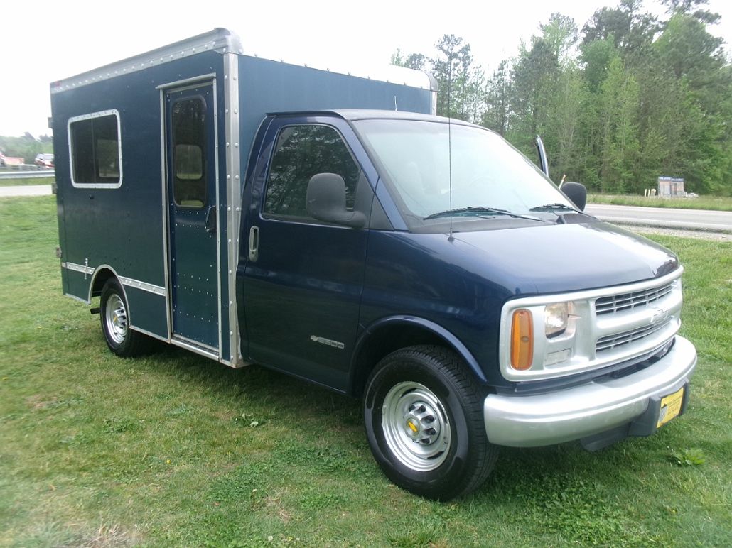 2001 Chevrolet Express 3500 image 3