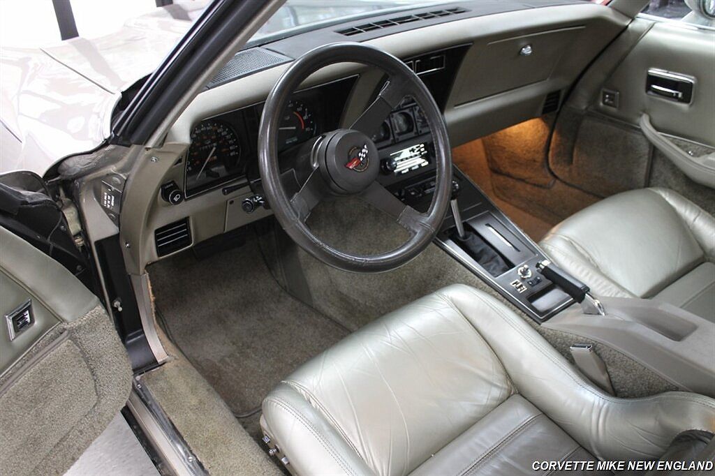 1982 Chevrolet Corvette null image 38