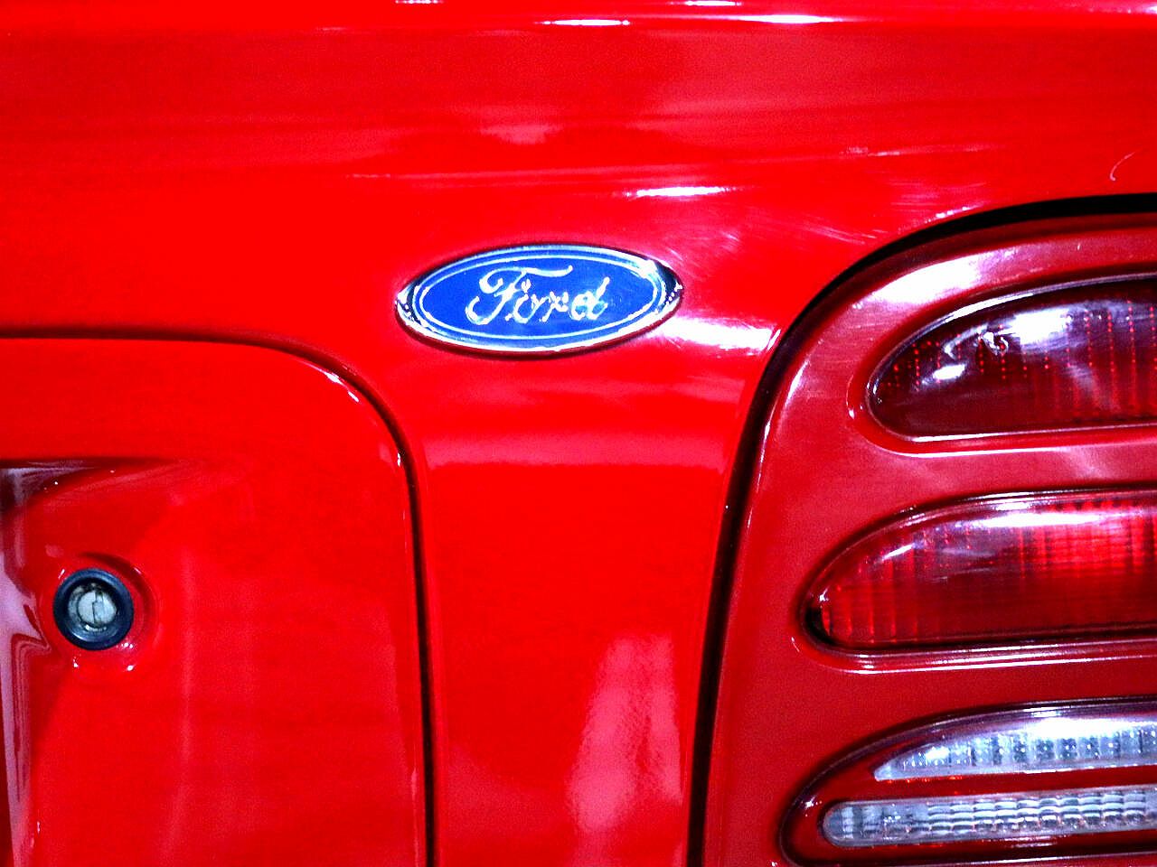 1994 Ford Mustang Cobra image 3