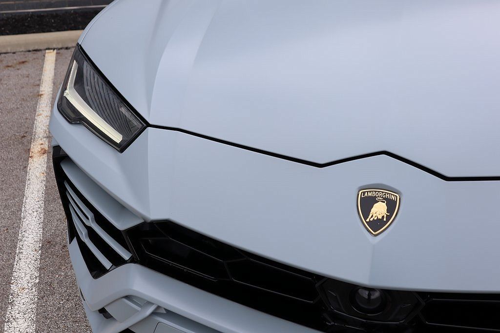 2021 Lamborghini Urus null image 2