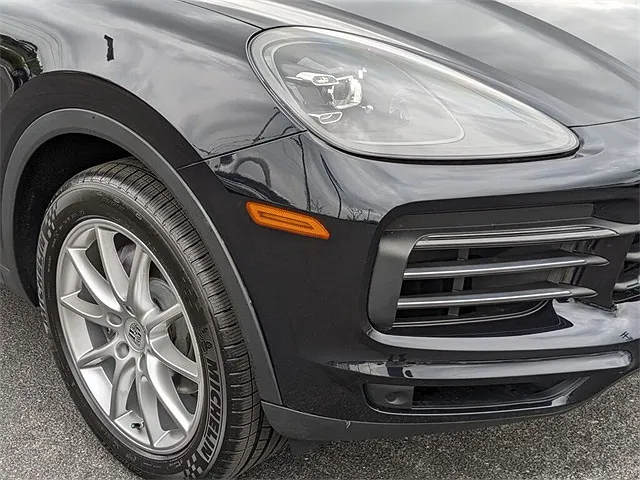 2019 Porsche Cayenne Base image 1
