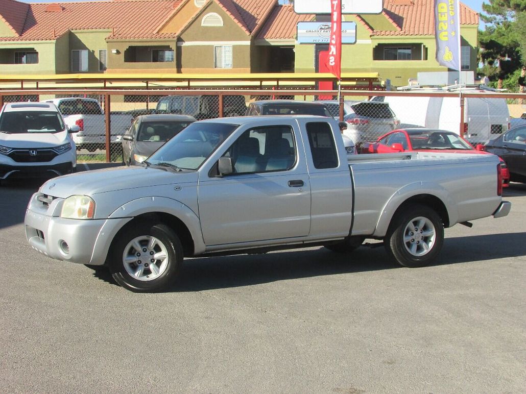 2001 Nissan Frontier XE image 2