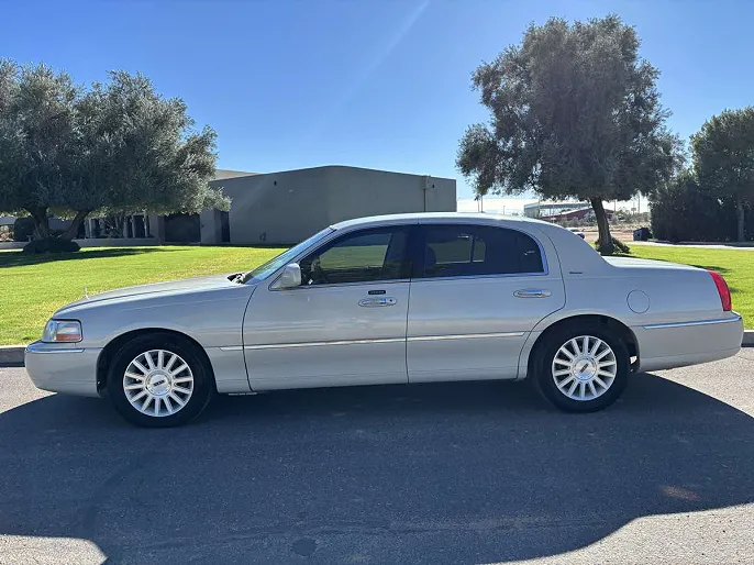 2004 Lincoln Town Car