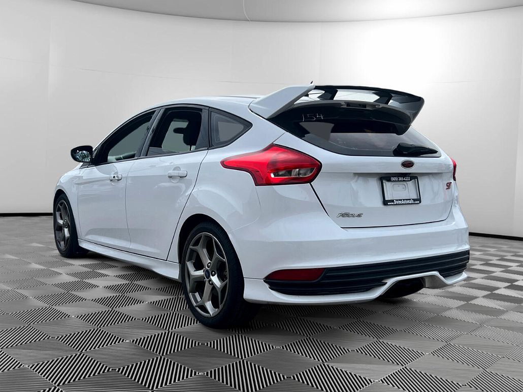 2016 Ford Focus ST image 2