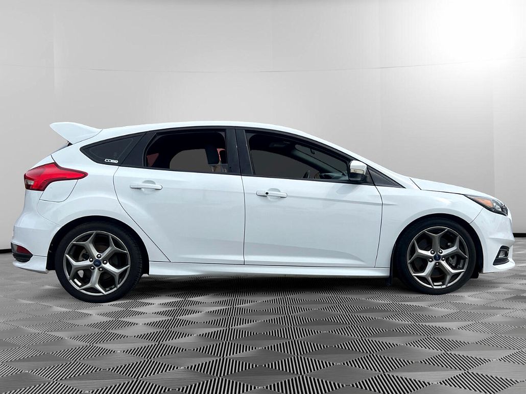2016 Ford Focus ST image 5