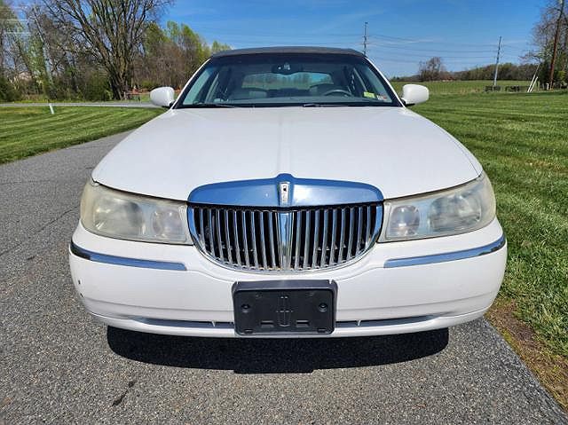 2000 Lincoln Town Car Signature image 2