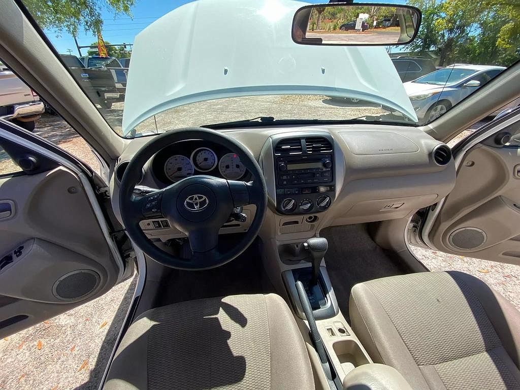 2005 Toyota RAV4 null image 13