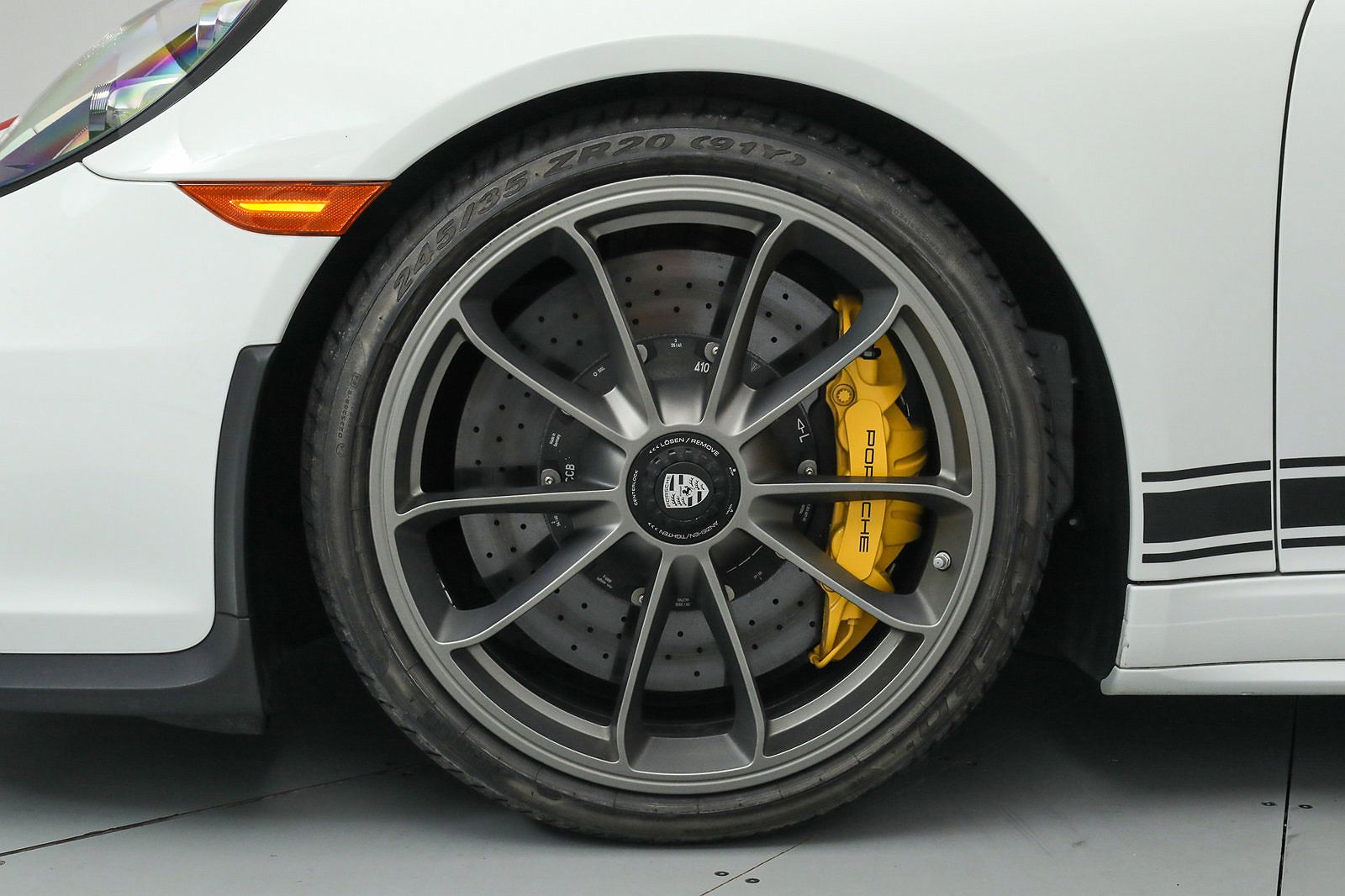 2016 Porsche 911 R image 42
