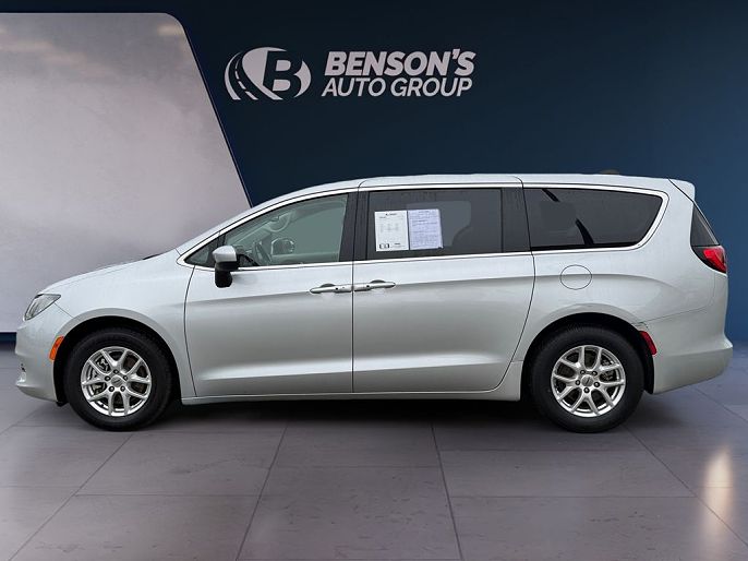 2023 Chrysler Voyager