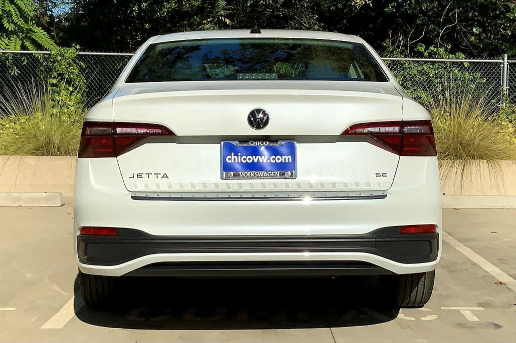 2023 Volkswagen Jetta SE image 2