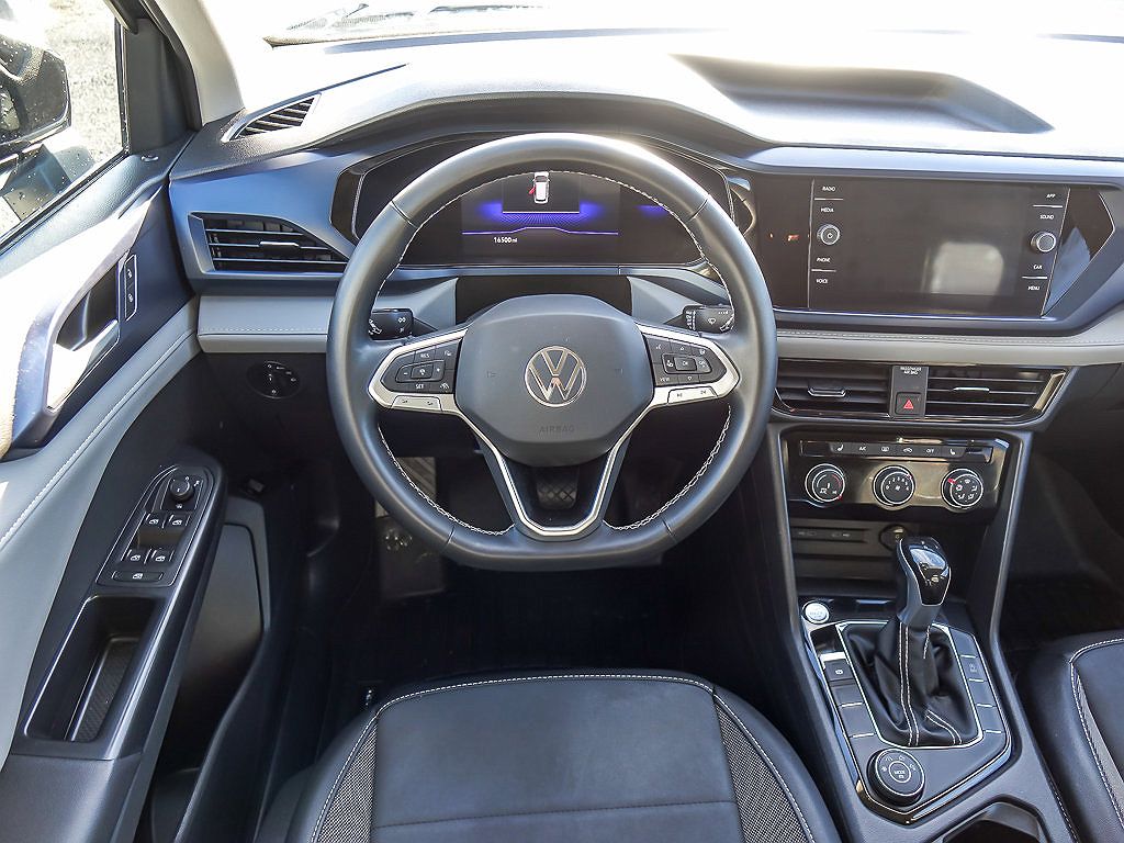 2023 Volkswagen Taos SE image 10