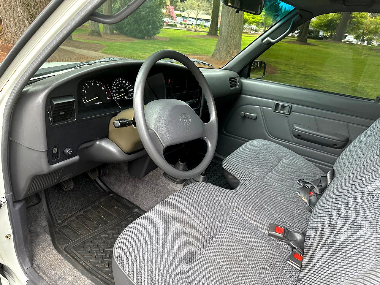 1994 Toyota Pickup DX image 10