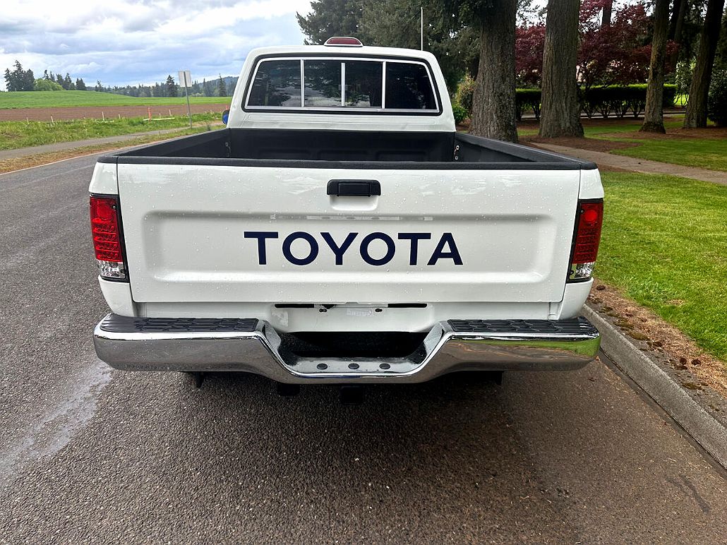 1994 Toyota Pickup DX image 3