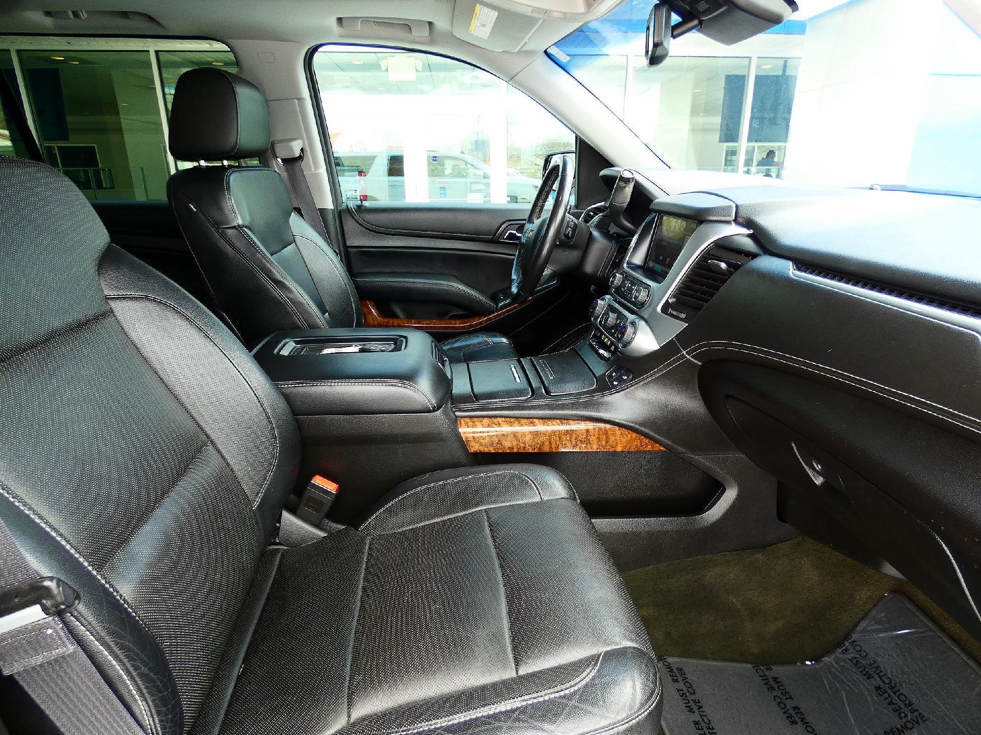 2015 Chevrolet Suburban LTZ image 14