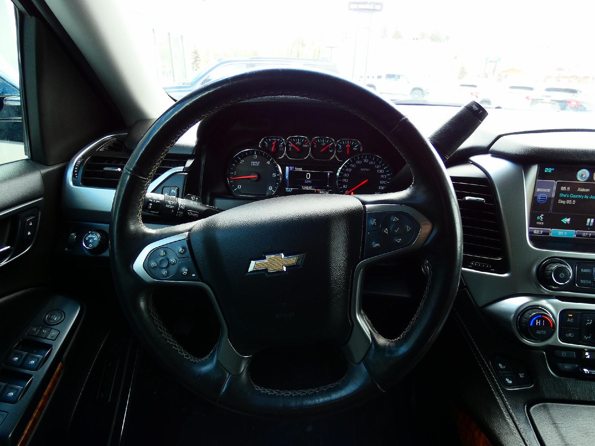 2015 Chevrolet Suburban LTZ image 21