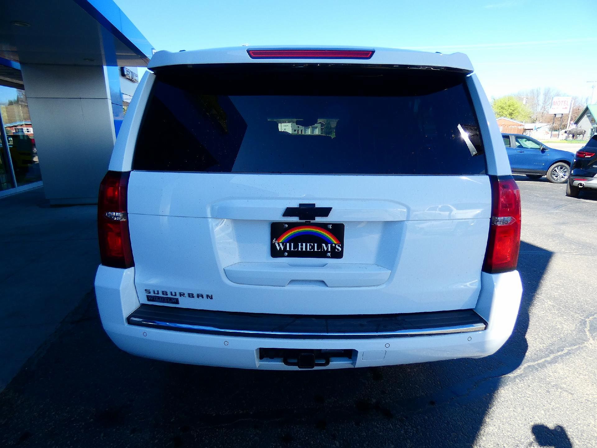 2015 Chevrolet Suburban LTZ image 3