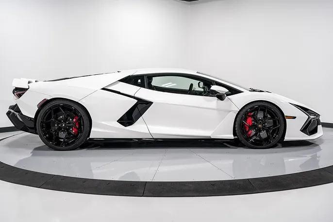 2025 Lamborghini Revuelto