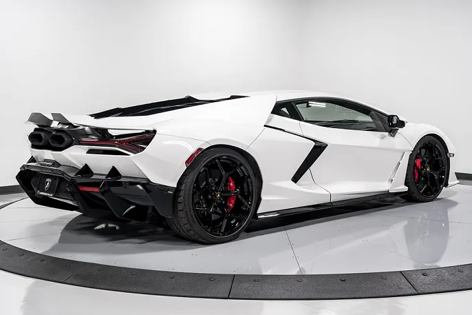 2025 Lamborghini Revuelto