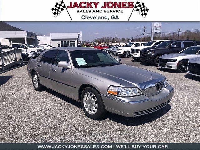2010 Lincoln Town Car Signature Limited image 0