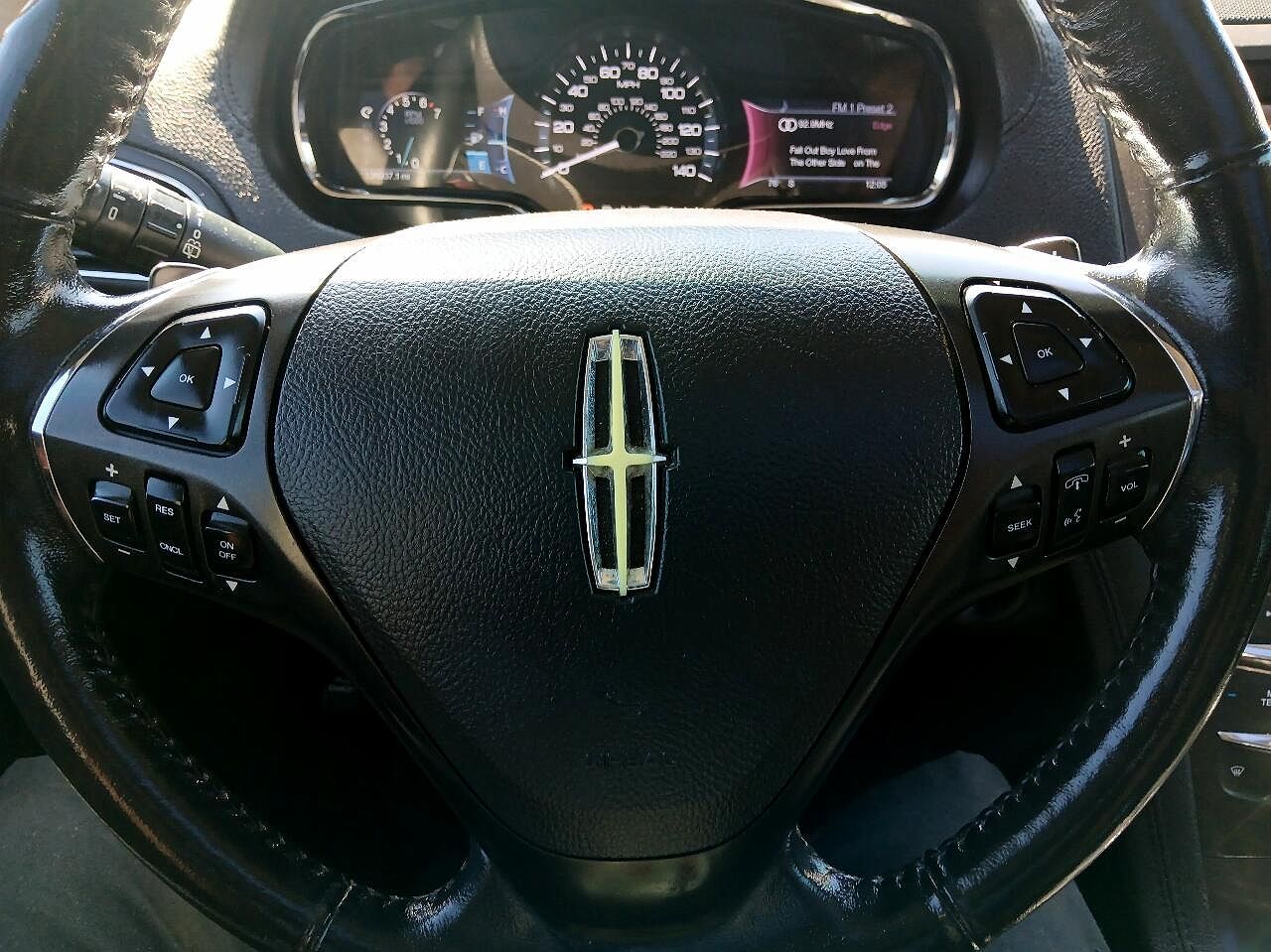 2013 Lincoln MKT null image 23