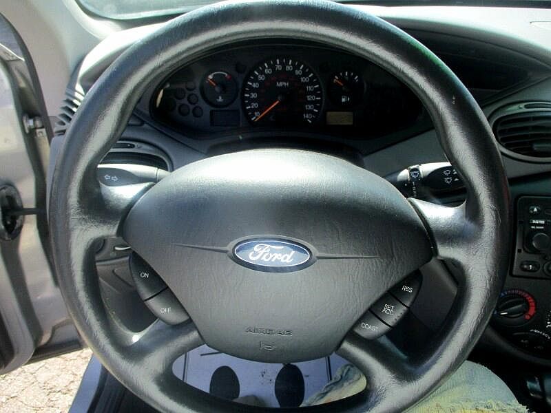 2002 Ford Focus SE image 11