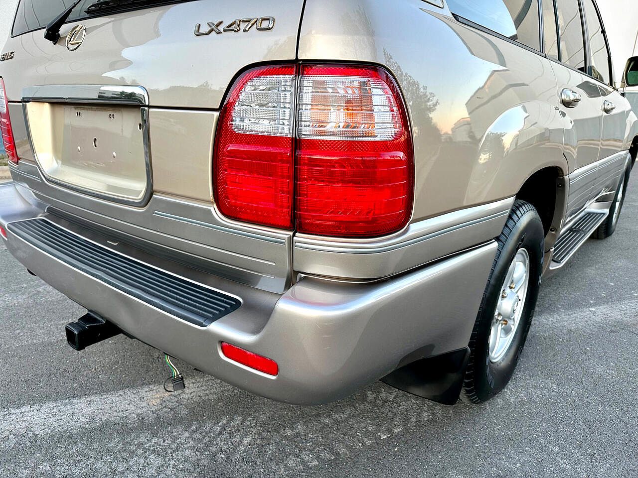 1999 Lexus LX 470 image 25