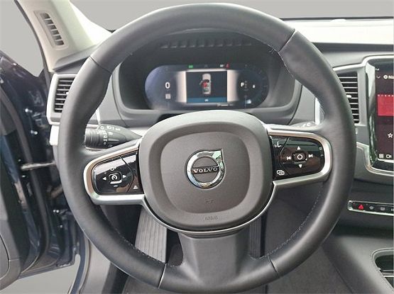 2025 Volvo XC90 B5 Core AWD photo 11