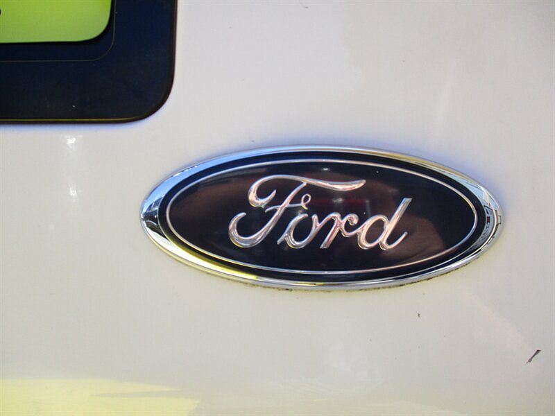 1999 Ford Econoline E-250 image 19