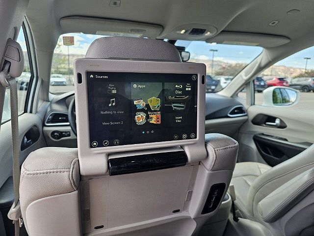 2018 Chrysler Pacifica Touring-L image 5