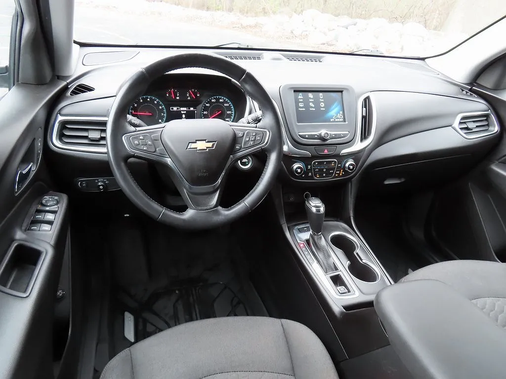2018 Chevrolet Equinox LT image 3