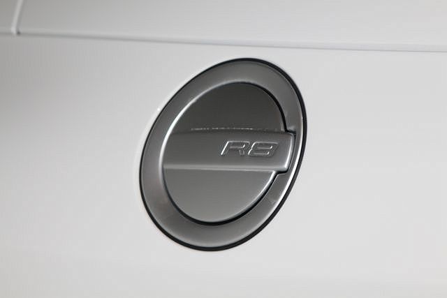 2014 Audi R8 5.2 image 12