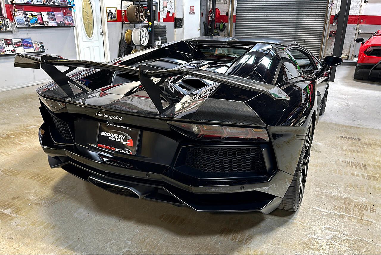 2014 Lamborghini Aventador LP700 image 9
