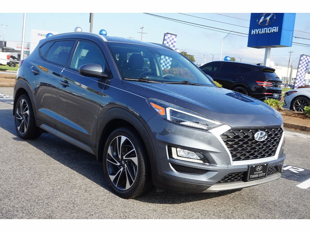 2019 Hyundai Tucson Sport image 1