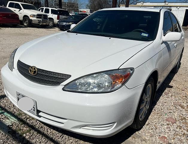 2002 Toyota Camry XLE image 2