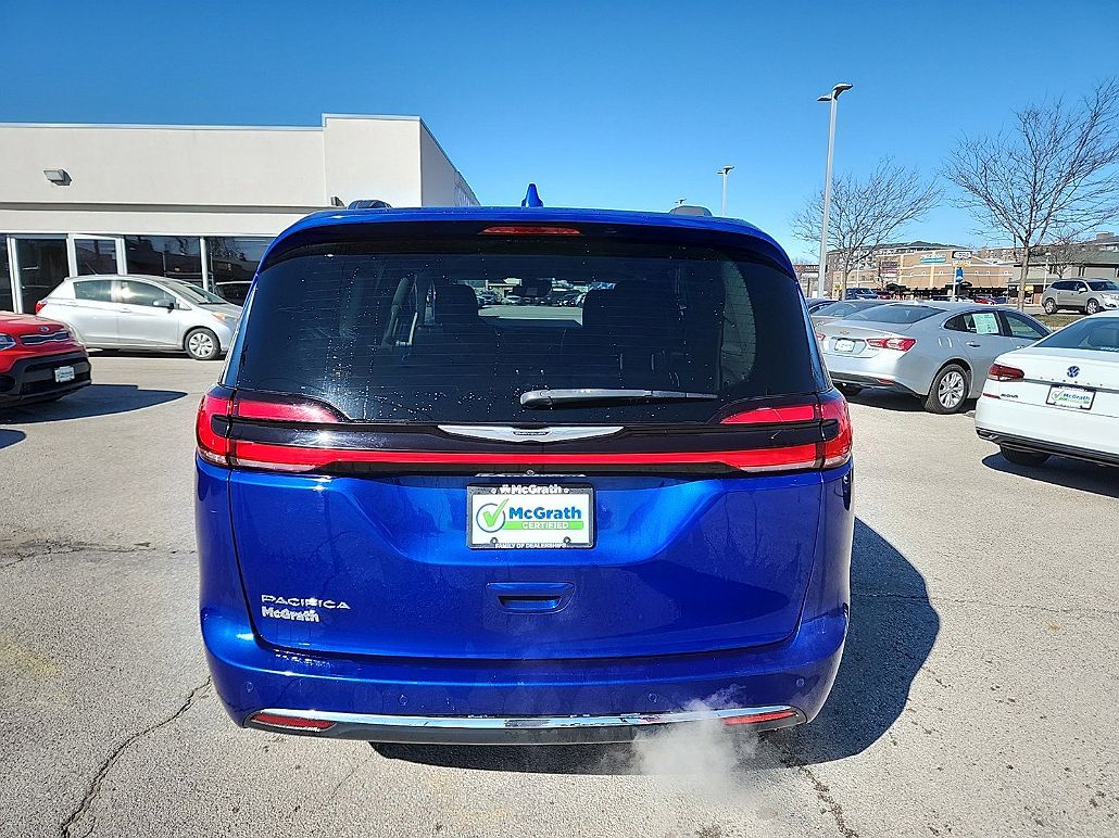 2021 Chrysler Pacifica Touring-L image 3
