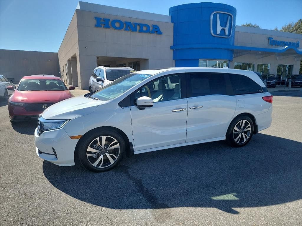 2022 Honda Odyssey Touring image 1