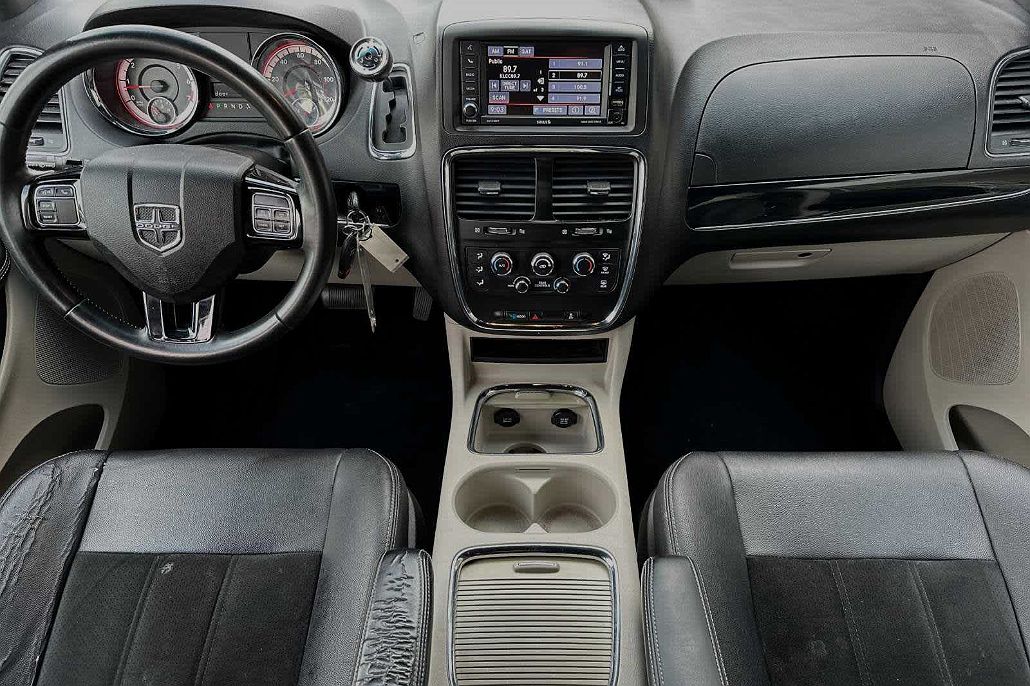 2017 Dodge Grand Caravan SXT image 2