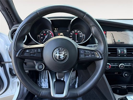 2022 Alfa Romeo Giulia Ti photo 11