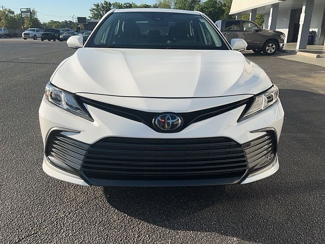 2023 Toyota Camry LE image 3