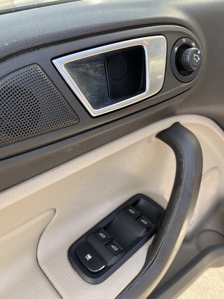 2014 Ford Fiesta Titanium image 18