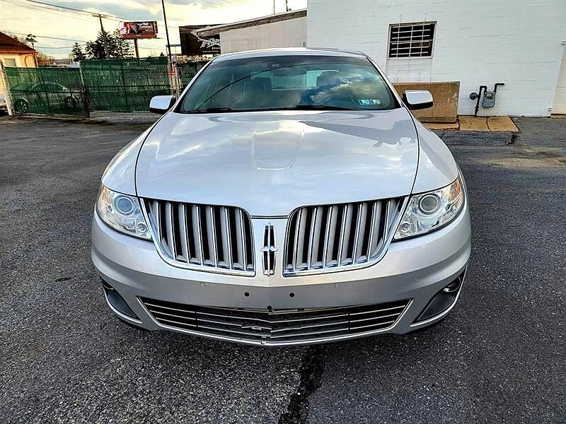 2010 Lincoln MKS null image 2