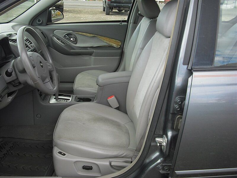2005 Chevrolet Malibu LT image 4