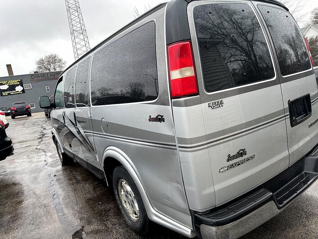 2003 Chevrolet Express 1500 image 10