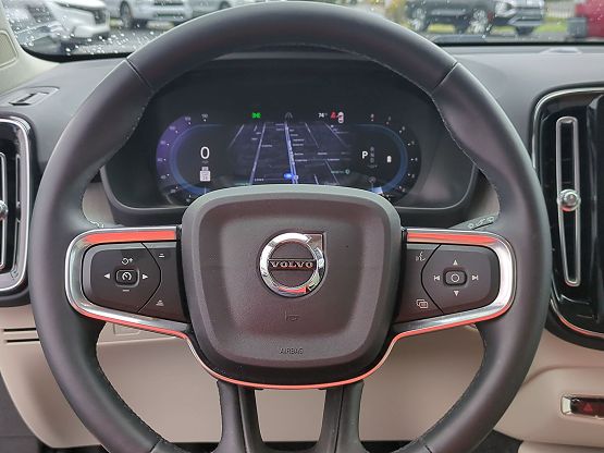2023 Volvo XC40 Plus photo 11