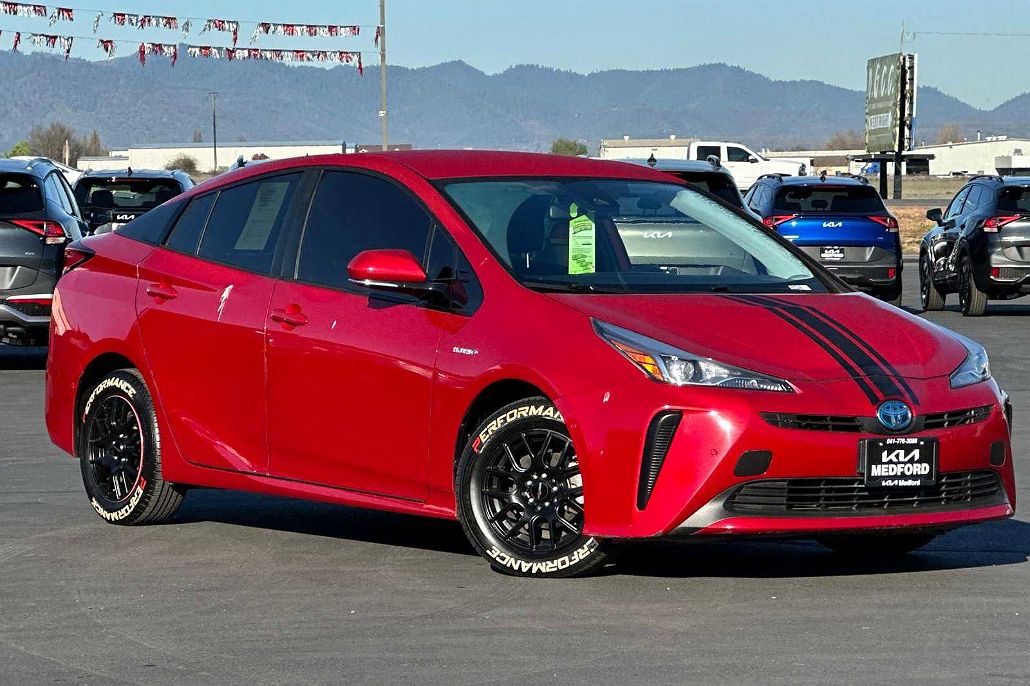 2019 Toyota Prius LE image 1