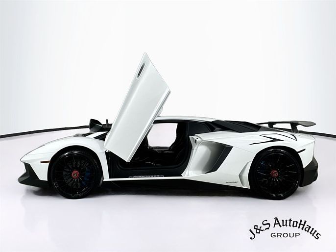 2016 Lamborghini Aventador