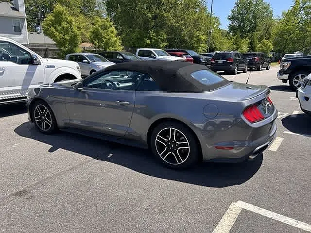 2021 Ford Mustang null image 3