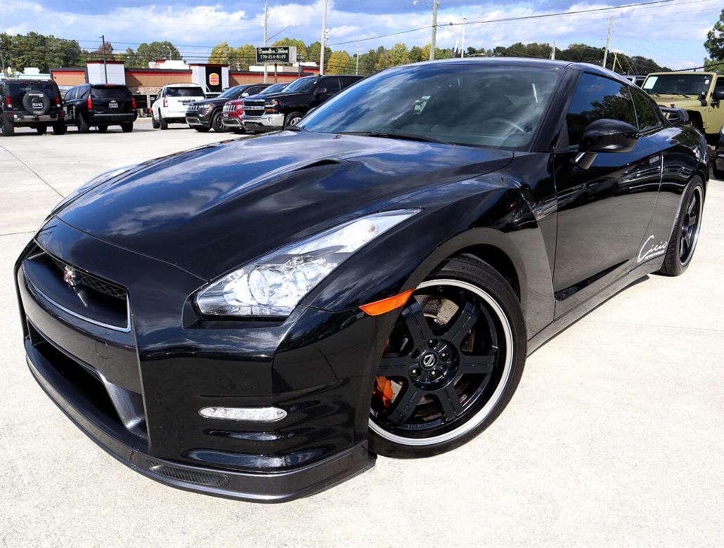 2014 Nissan GT-R Track Edition image 1