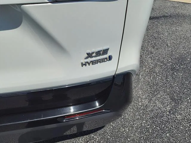 2021 Toyota RAV4 XSE image 4